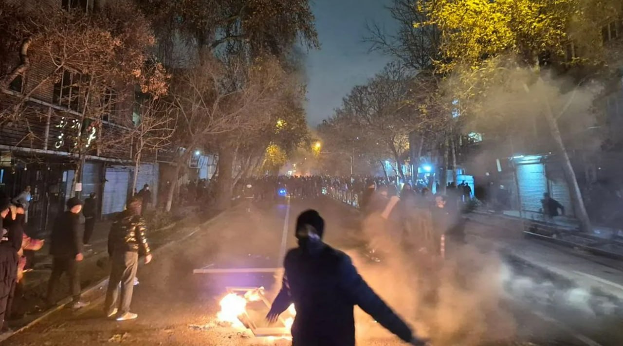 کاردانەوە نێودەوڵەتییەکان بۆ دۆخی ئێران؛ لە داوای گۆڕینی ڕژێمەوە تاوەکو نزای پاپ