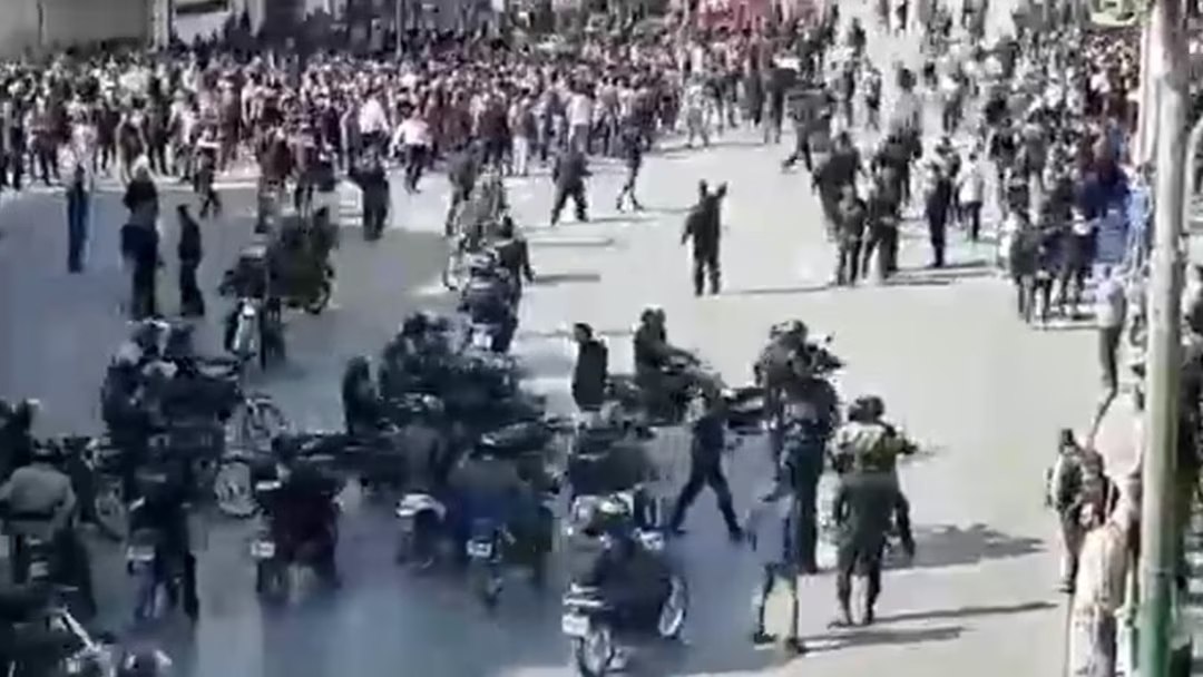 کشورهای غربی از شهروندانشان خواستند فوری ایران را ترک کنند
