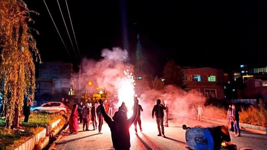 Repression in Kurdistan/ In the 600,000-Population City of Ilam, Only Three Pharmacies Are Open