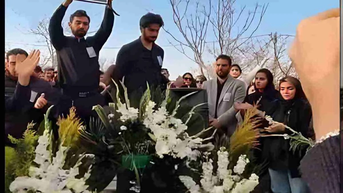شعار "مرگ بر خامنەای" در مراسم چهلم شهیدان دیماه در کردستان