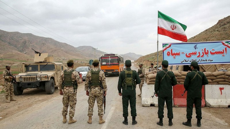 بنابر گزارشی از خبرگزاریهای رویترز و نیویورک تایمز، هدف موج اول از حملات مشترک آمریکا و اسرائیل در روز شنبه نهم اسفندماه، مقامات جمهوری اسلامی بوده‌اند.