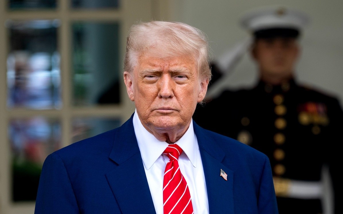 ترەمپ هەڕەشەی شەڕی گەورە دەکات؛ تا ڕێککەوتن لەگەڵ ئێران هێزەکانمان ناکشێنەوە