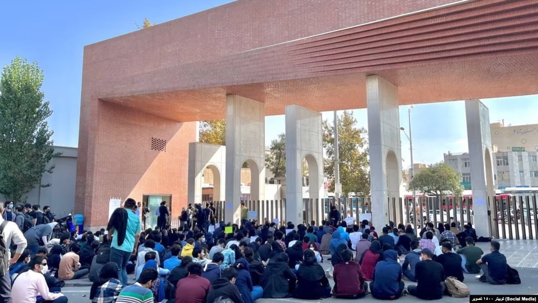محرومیت دست‌کم ۱۰ دانشجو از تحصیل در دانشگاه سجاد مشهد