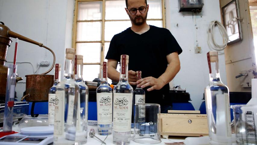 فلسطيني ينعش سوق "العرق" في بلدهِ