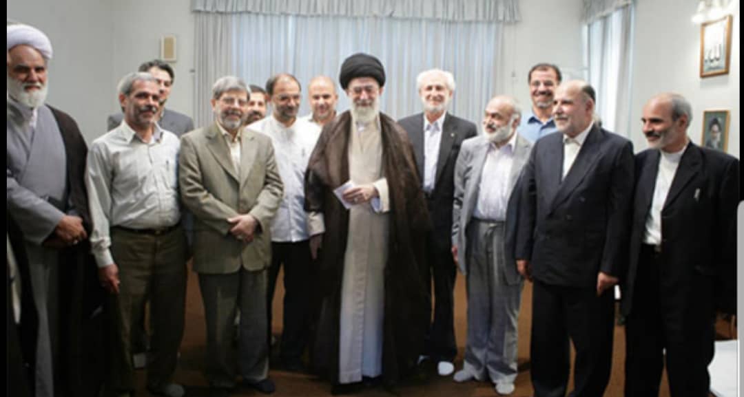 نفر اول از راست = احمد باقی  و تعدادی از اعضای دفتر و محافظین و دکتر مرندی و دکتر منافی