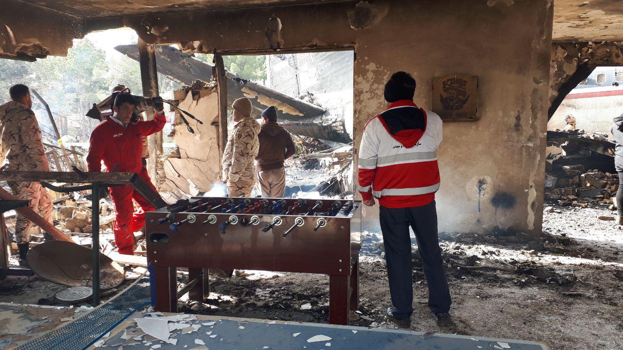 دیمەنێک لە کارەساتەکە لە نێو یەکێک لە خانووە ڕووخاوەکانەوە