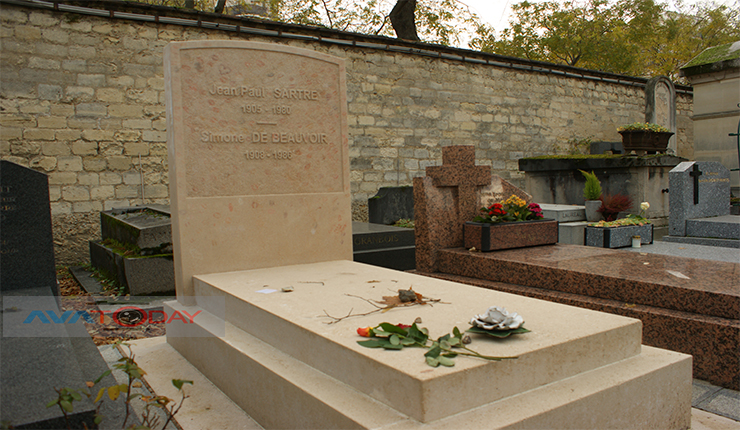 قبر سيمون دو بوفوار و جان بول سارتر- الصورة : كارزان حميد شبكة (AVA Today) الأخبارية