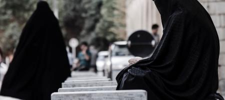 إيرانيات ترفضن الحجاب 