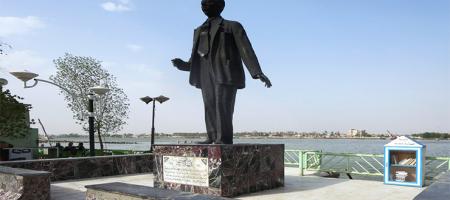 تمثال بدر شاكر السياب، الشاعر العراقي