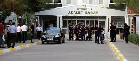 Diyarbakır’da 12 siyasetçiye tutuklama 
