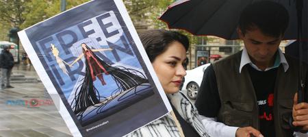 نساء تقدن احتجاجات الإيرانية