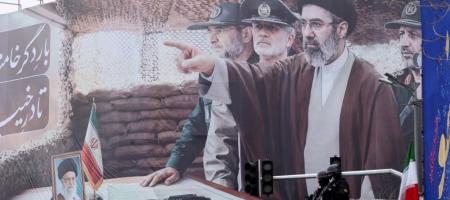 "مجتبی خامنه‌ای «همجنسگرا» است"