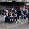 نساء يتناولن الطعام في طهران