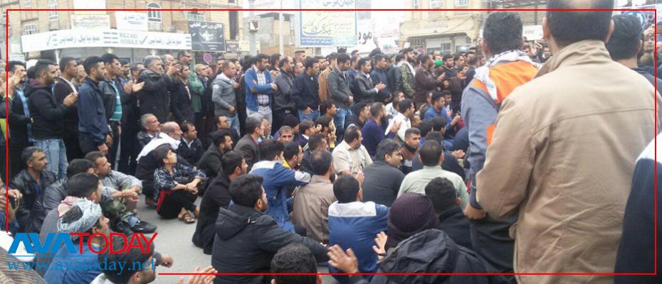Haft Tappeh workers receive one-month salary, continue to protest