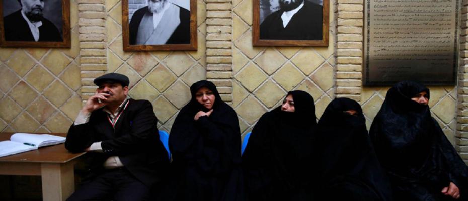 زوار إيرانيين في مدينة النجف