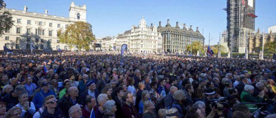 1 milyona yakın' Brexit karşıtı Londra'da sokağa çıktı