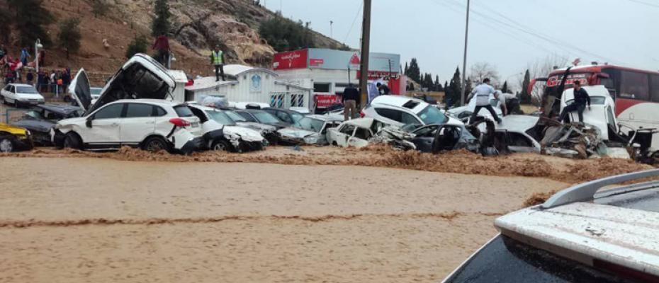 السيول تركت دمارا وتخريبا في إيران