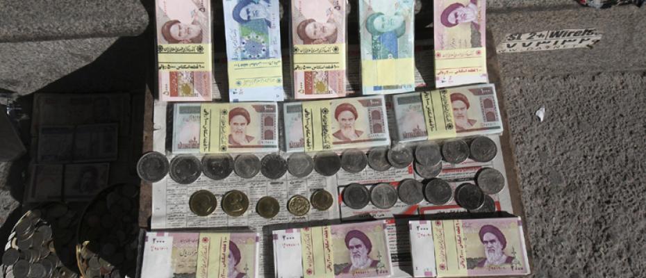 عملة الريال تغرق في متاهات الأنخفاض