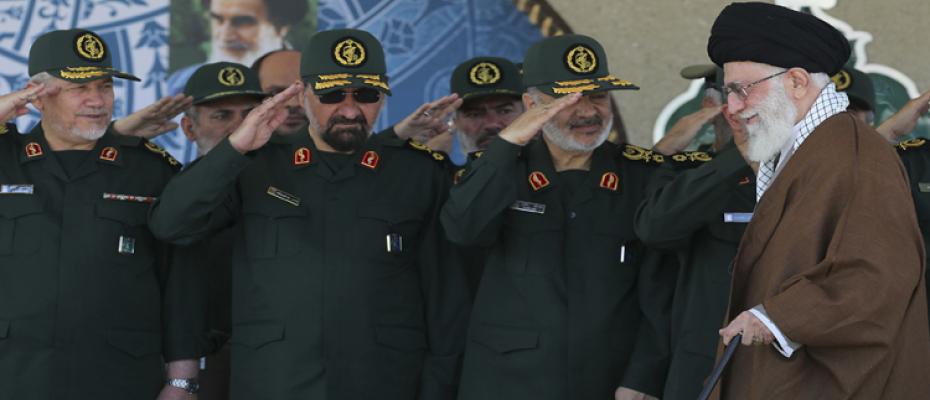 خامنئي مع جنرالات الحرس الثوري