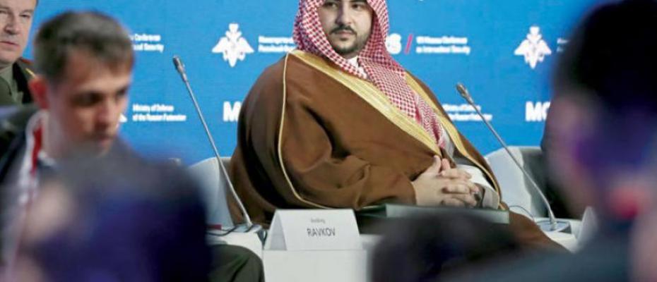 Halid bin Selman: İran terör ve radikalizmi destekleyen bir yol izliyor