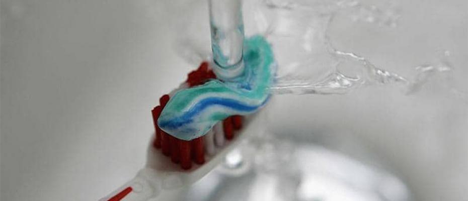 حقائق "مخيفة" عن فرشاة الأسنان