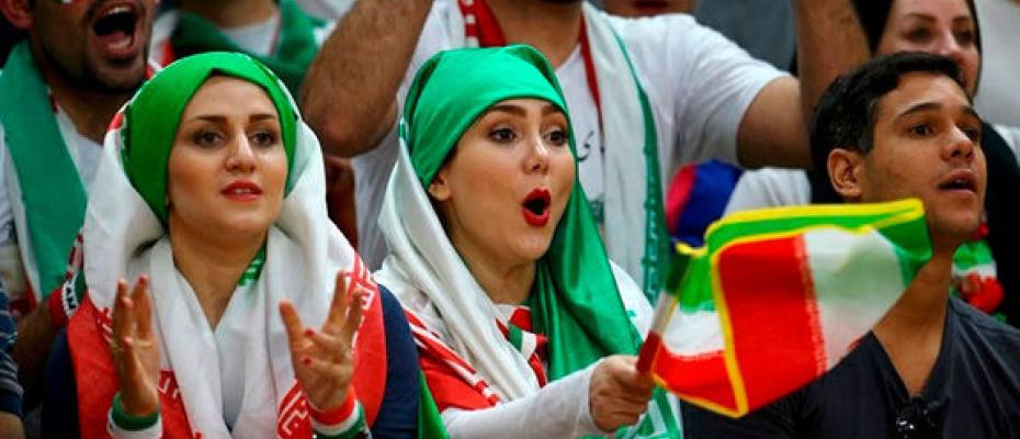 کچانی ئازادی لێیاندەدرێت کەچى فیفا پشتى ئێران دەگرێت؟