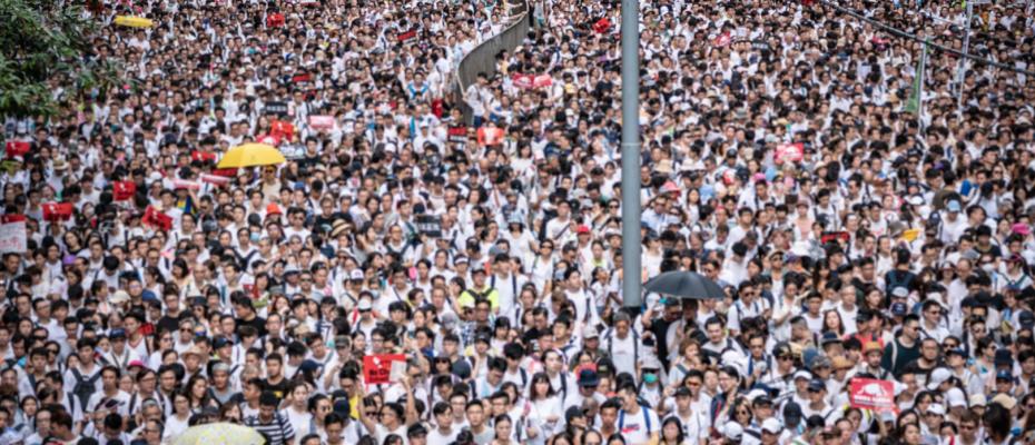 دریای عظیم یک میلیون و ٧٠٠ هزار نفری تظاهرکنندگان در هنگ کنگ