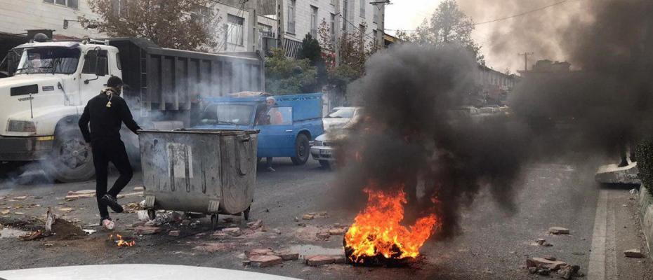 دادگاکانی کۆماری ئیسلامی: ئەوانەی لە خۆپێشاندانەکان دەستبەسەرکراون خەڵکی شوێنی دیکەن!