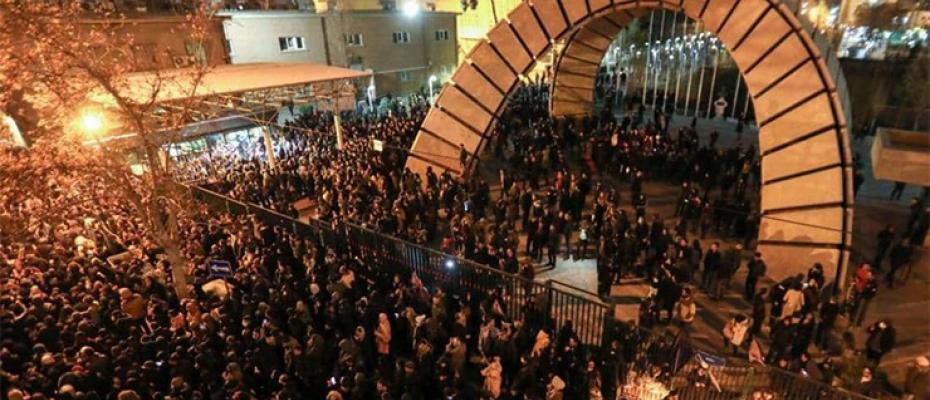 خروج طلاب جامعة أمير كبير للتظاهر ضد النظام