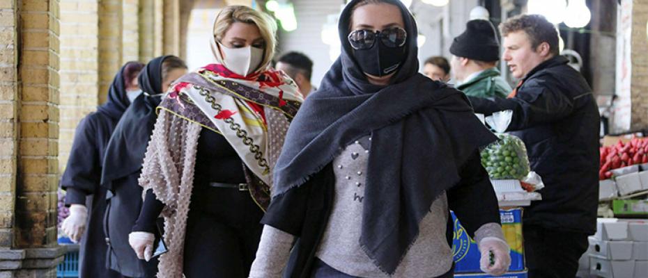 لقمة العيش تجبر الإيرانيين على مغادرة منازلهم رغم خطر الوباء