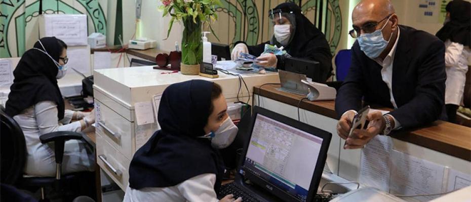 أحد مراكز فحص فيروس كورونا في طهران.
