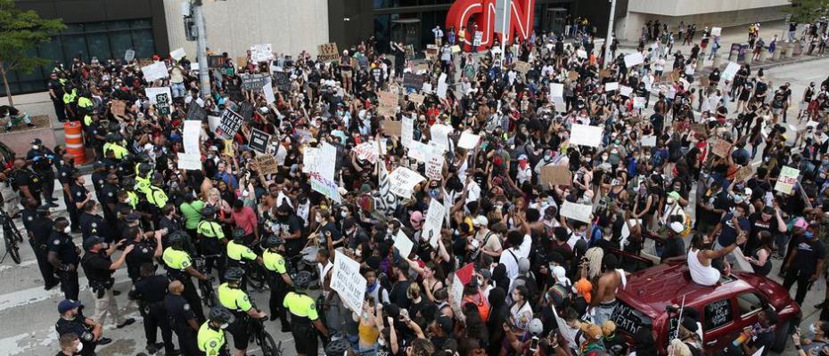 ABD’de siyahi Floyd’un ölümü ardından protestolar yayıldı: İnzibat birlikleri devrede