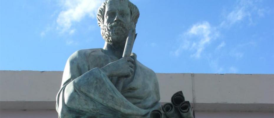 تمثال أرسطو في اليونان