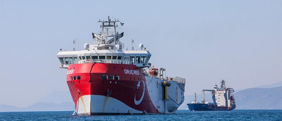 سفينة تركية تتجاوز الحدود اليونانية في المتوسط