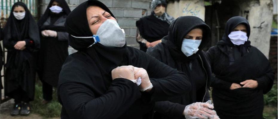 أثناء تشييع ضحايا كورونا في إيران
