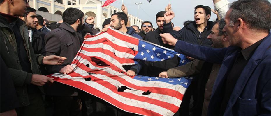 موالون للنظام يتظاهرون ضد أميركا