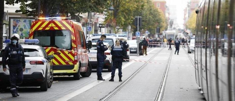 Fransa’da bıçaklı saldırı: 3 kişi hayatını kaybetti