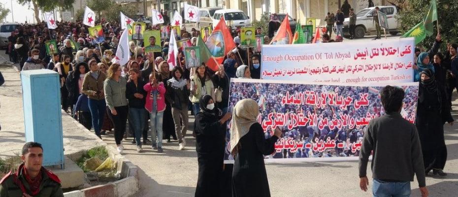 عەین عیساییەکان دژى جیهادییەکانى تورکیە خۆپێشاندانیان کرد