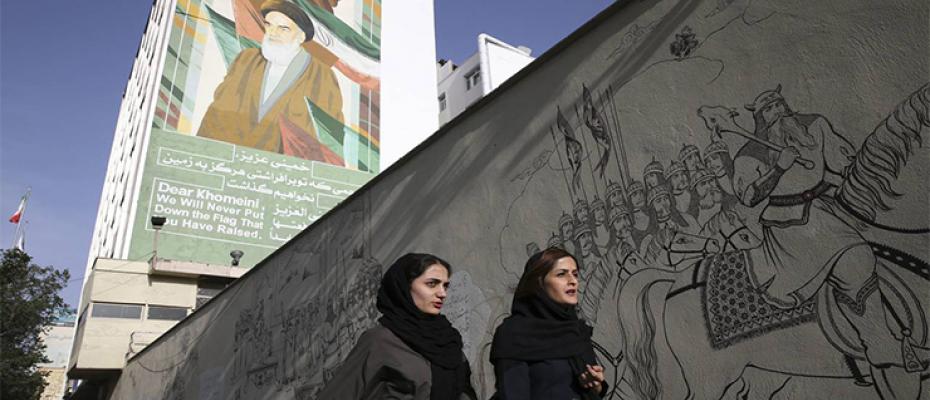 إيران
