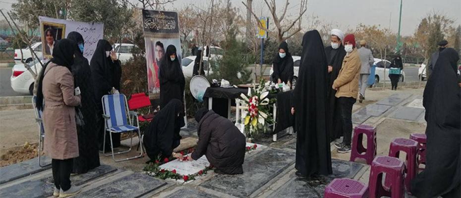 مراسم الأربعين للصحافي الإيراني روح الله زم