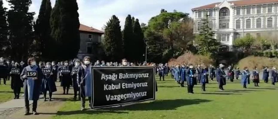 “Aşağı Bakmıyoruz, Kabul Etmiyoruz, Vazgeçmiyoruz”