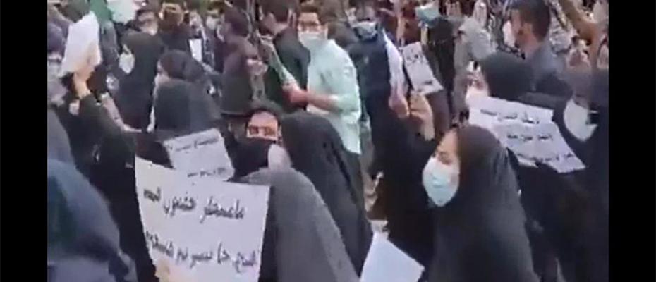 متخرجون