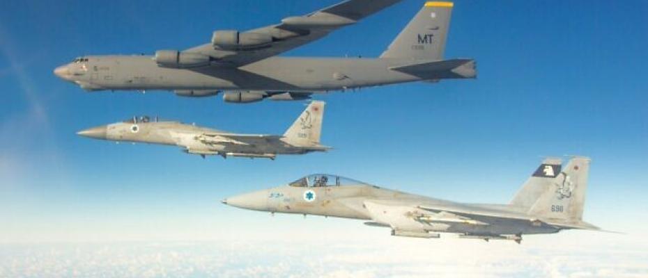 Israeli jets escort US bomber to Gulf