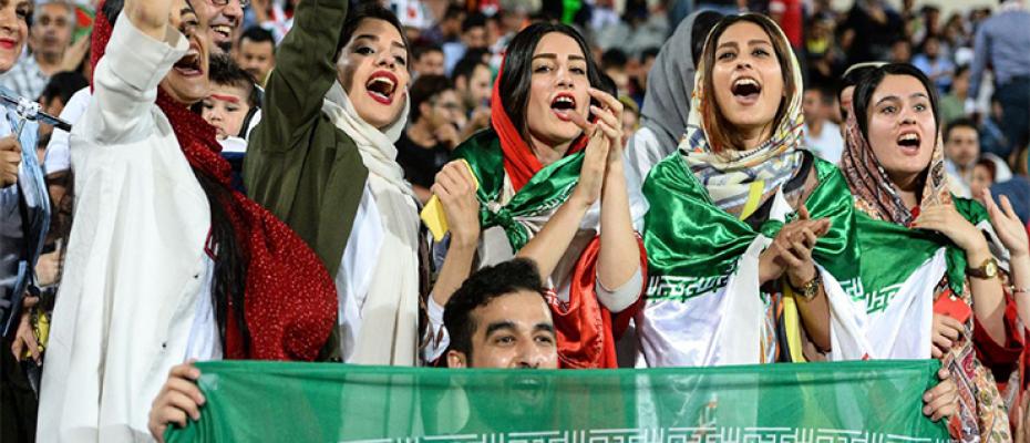 المشجعات الإيرانيات