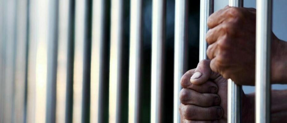  Eight Iranians face imminent finger amputation