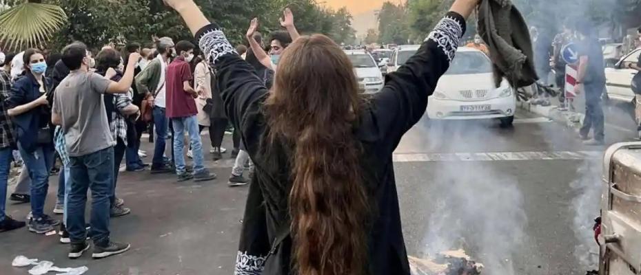 Woman, Life, Freedom, the battle cry of the movement in Iran: A call for regime change!