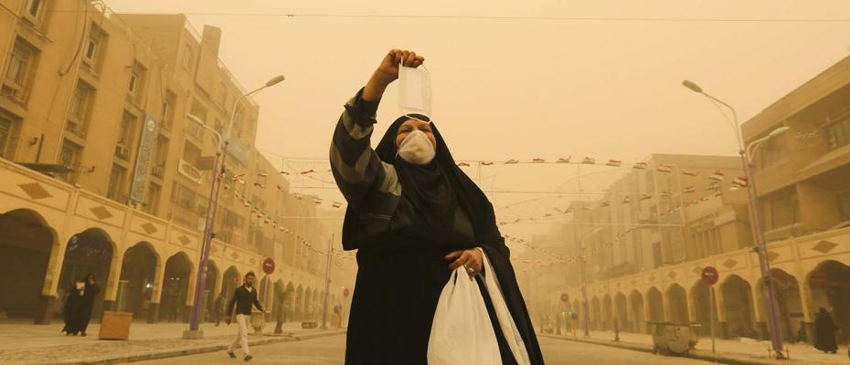 Dust storm sends over 700 to hospital in southern Iran