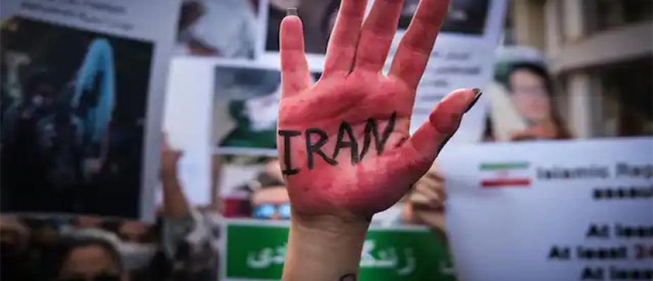 إيران