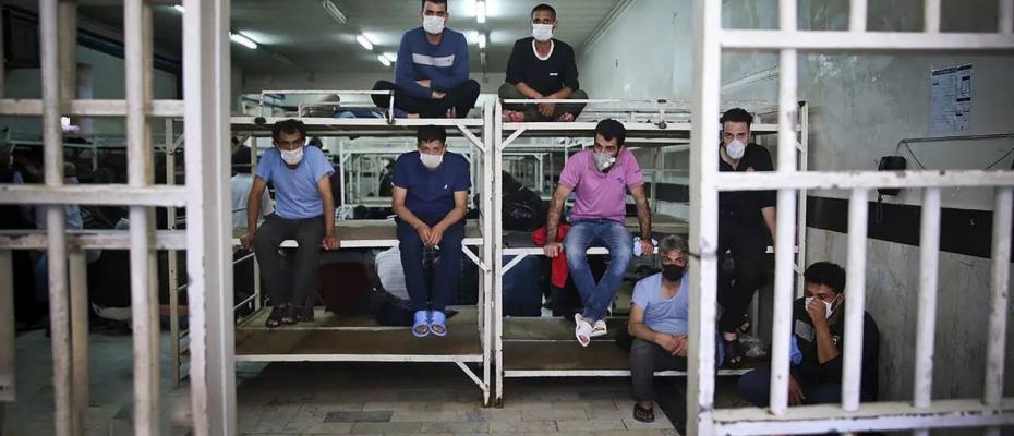 Widespread Food Poisoning of Prisoners in Sheiban Prison, Ahvaz, Caused by Rotten Food