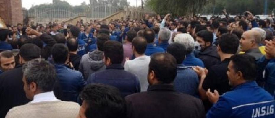 تجمع و راهپیمایی کارگران فولاد اهواز همچنان ادامه دارد